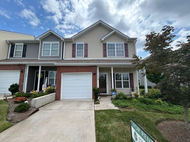 Building Photo - Immaculate beautiful 3-bedroom, 2.5-bath townhouse in Greensboro with 1 car garage/fenced in patio