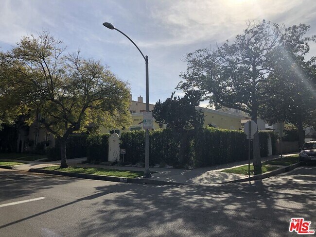 Foto del edificio - 257 N La Peer Dr