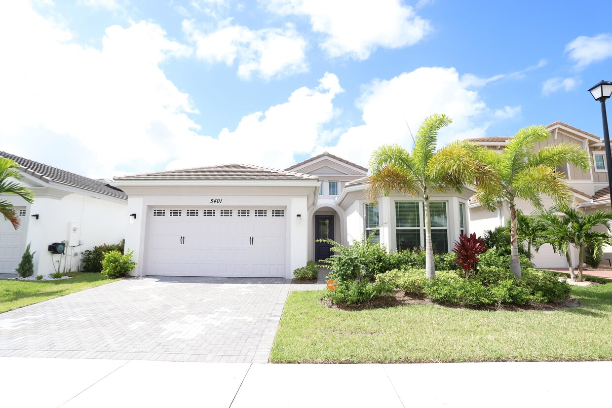 Primary Photo - 5401 Pecan Dr