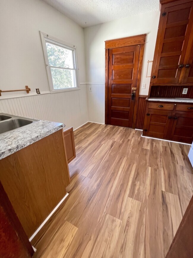 Foto del edificio - 823 E 29th St