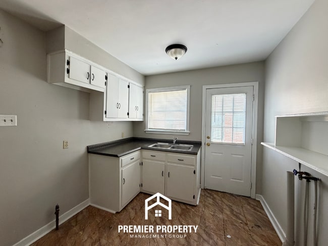 Building Photo - Cozy & Private 1BR/1BA Cottage | Fenced Yard & Washer/Dryer Included