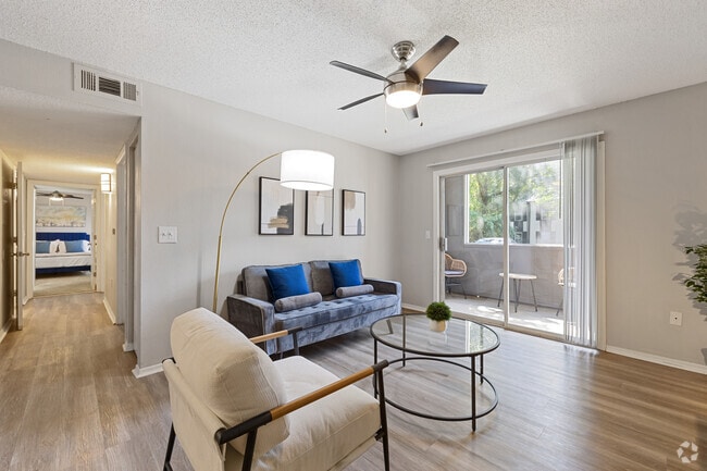 Standard 3BR, 2BA - 1,012SF - Living Room - Sienna Square