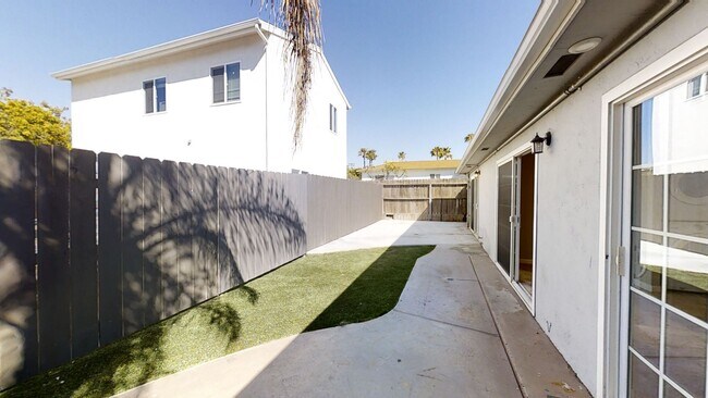 Building Photo - 4BD 2BR, Separate Backyard