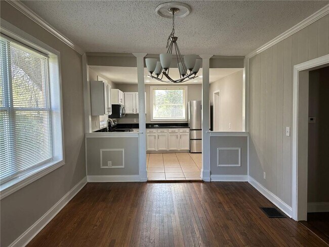 Foto del edificio - 2415 Crestview Ave