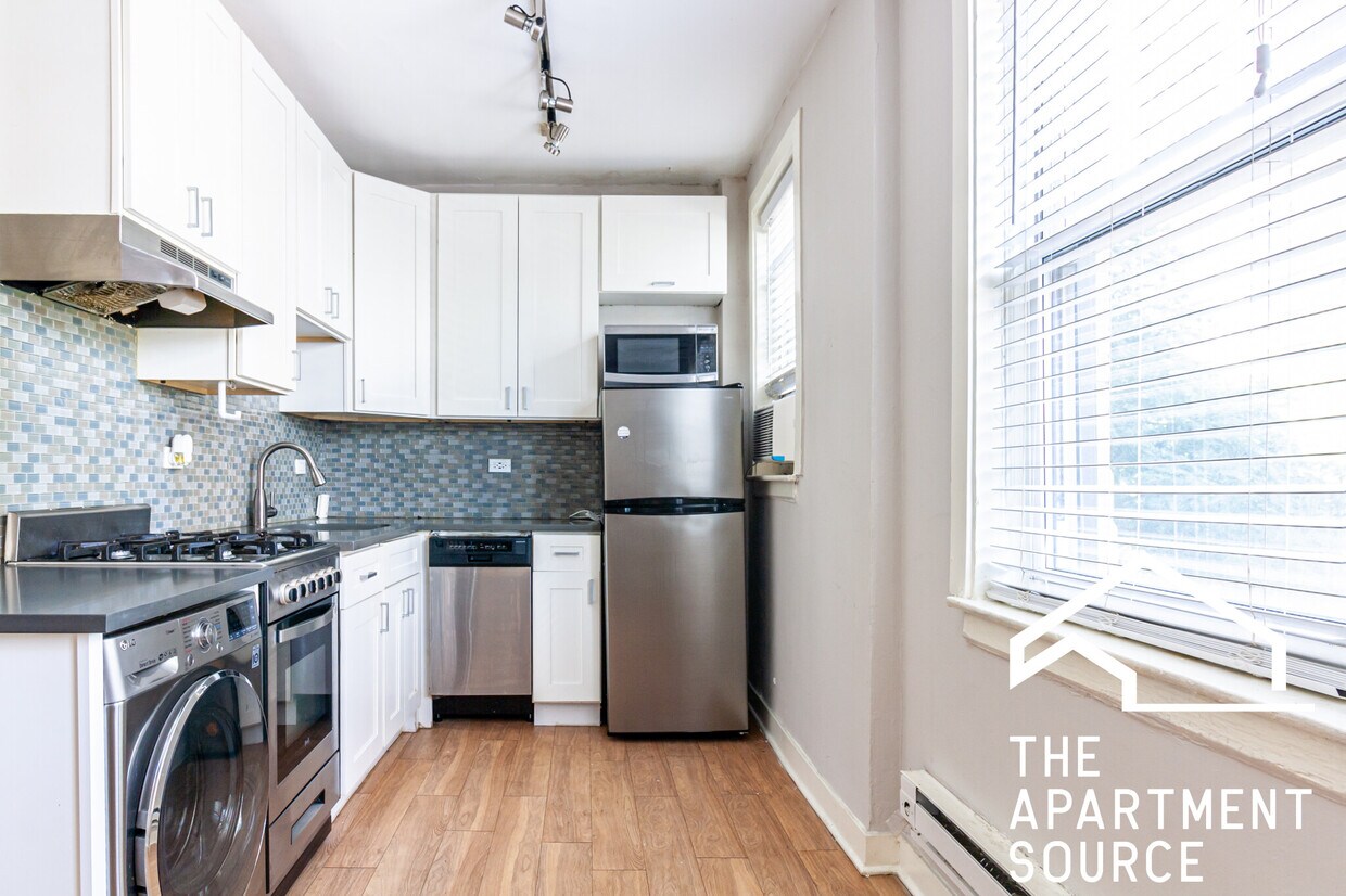 Primary Photo - 511 W Belmont Ave