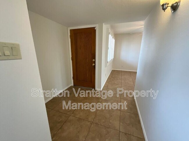 Building Photo - 4426 S Terrace Rd