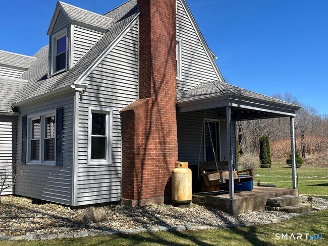 Building Photo - 138 Mountain St
