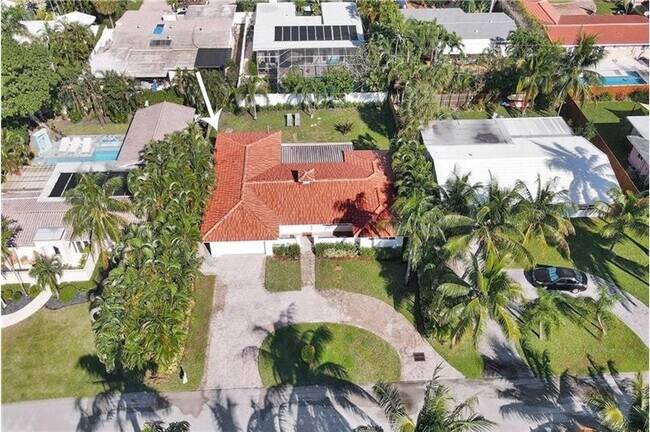 Building Photo - 2013 Coco Palm Pl