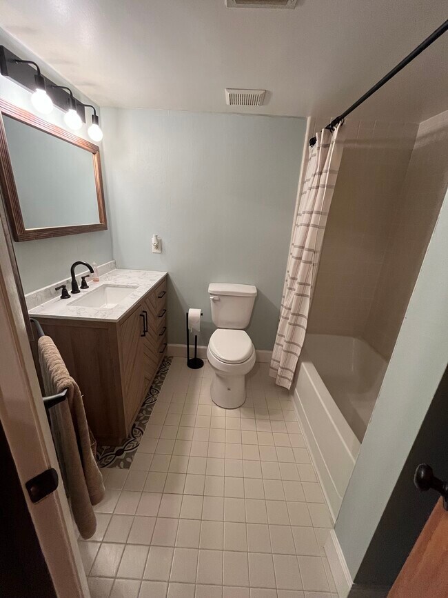 Foto del edificio - 1255 Ponce Island Dr