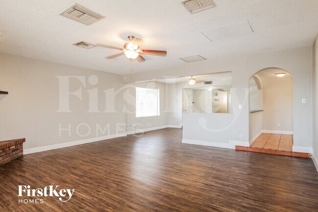 Foto del edificio - 4643 W Mountain View Rd