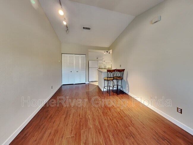 Building Photo - 13703 Richmond Park Dr N