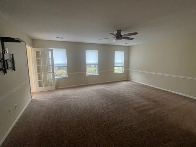 Building Photo - LOVELY CAPE COD WITH 4 BEDS, 2 BATHS AND G...