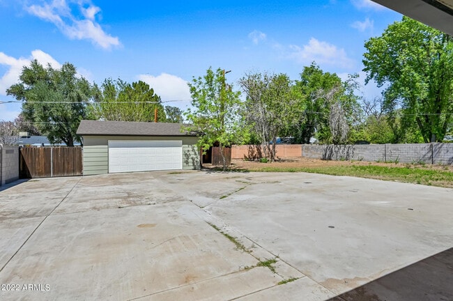 Building Photo - 1226 W Rancho Dr