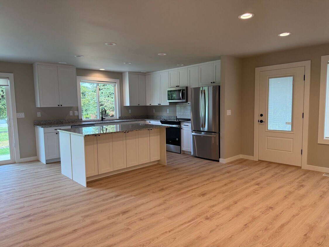 Foto principal - Fully Remodeled Rambler with Golf Course V...