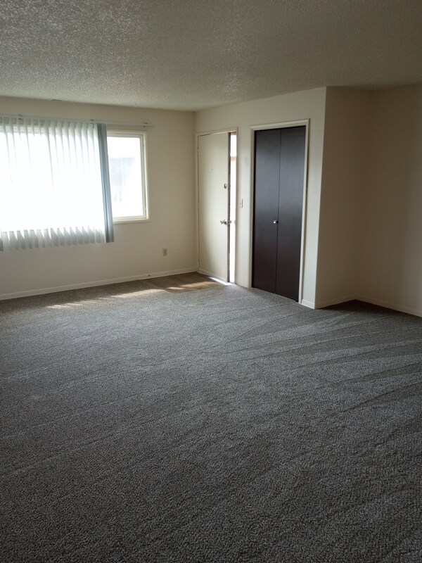 610 N Tweedt St Unit 205, Kennewick, WA 99336 Room for Rent in