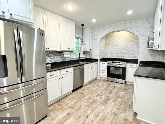 Building Photo - 15793 Moncure Dr