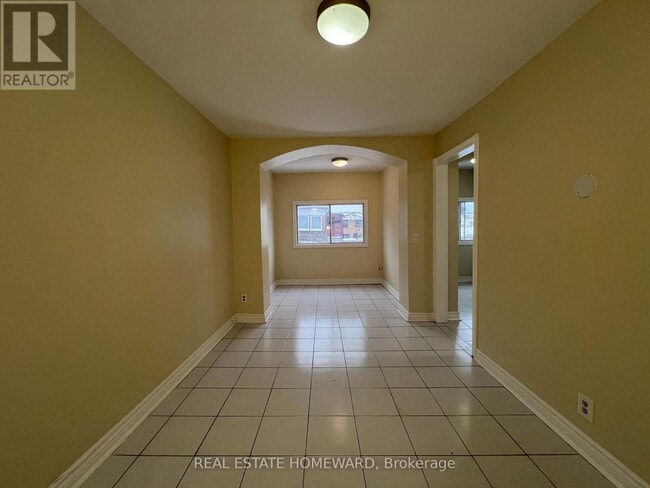 Building Photo - 140 Millicent St