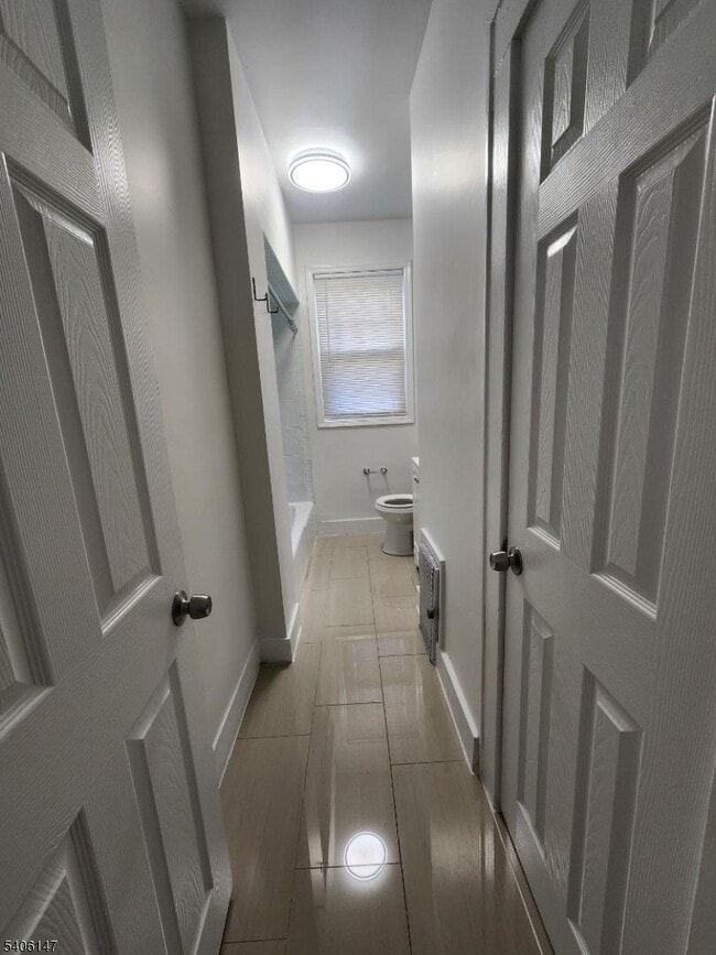 Foto del edificio - 9 Lois Pl