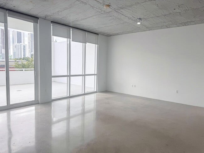 Building Photo - Cynergi Lofts at Wynwood