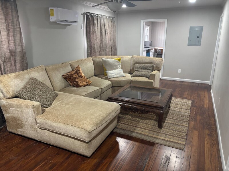 Foto principal - 3307 E 15th St