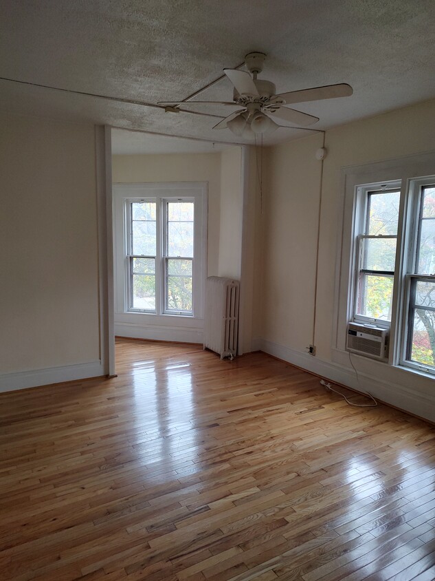 Living room northview - 717 W S St