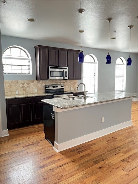 Photo - 315 W Clay St Apartment