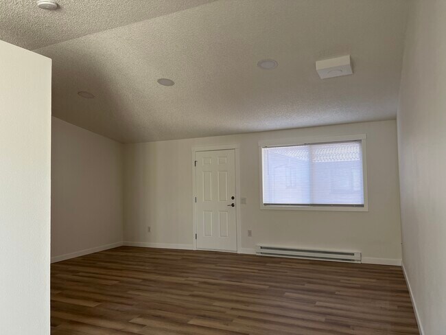 living room - 2005 NE Holliday Ave