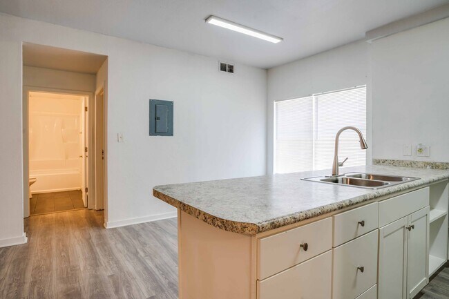 Foto del edificio - Mockingbird Garden Apartments