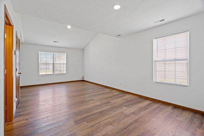 Building Photo - 2507 Carnation Dr