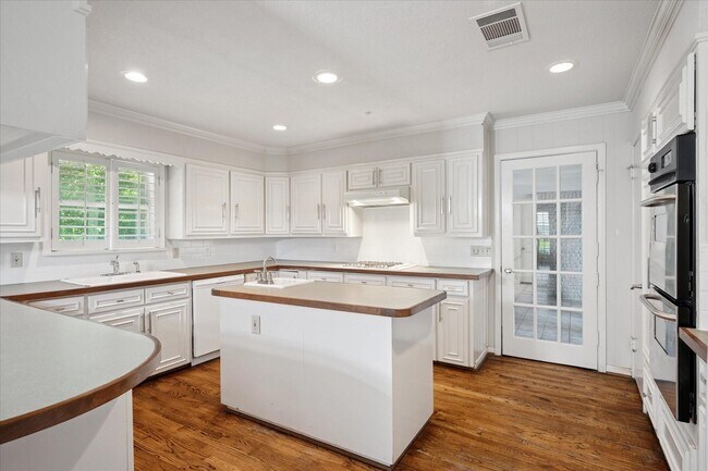Foto del edificio - 6441 Linden Ln