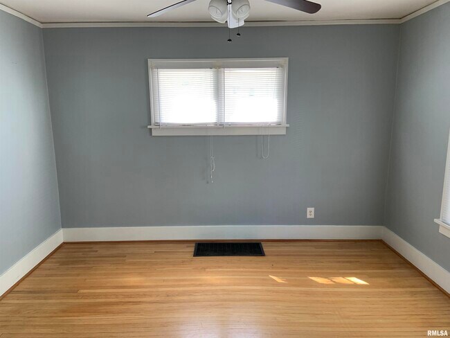 Foto del edificio - 2505 S Lowell Ave