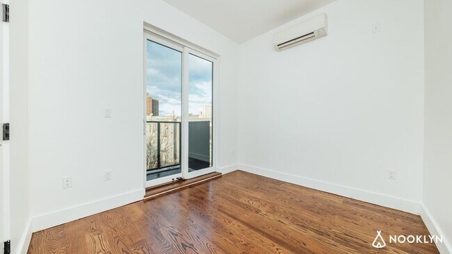 Foto del edificio - 901 Dekalb Ave