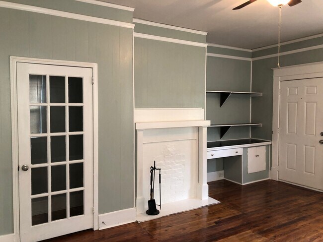 BR/FR Vista completa con armario - 1837 McDowell St