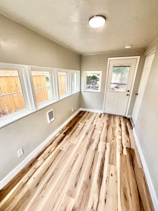 Building Photo - 2101 W 17th St