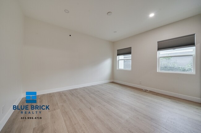 Building Photo - 5622 Radford Ave