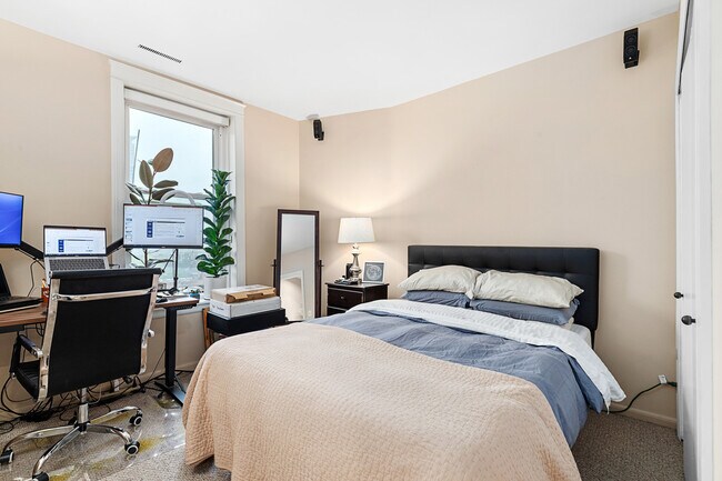 Foto del edificio - 104 W Oak St