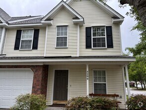 Building Photo - 5200 Fernland Way