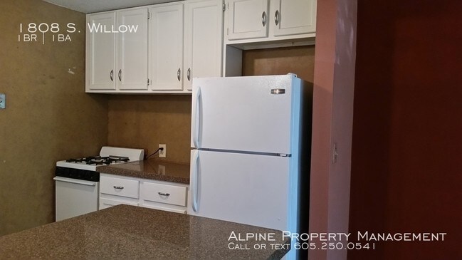Foto del edificio - Centrally Located One Bedroom Twinhome!