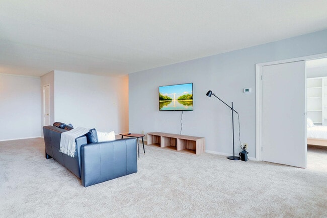 Building Photo - 2111 Richmond Hwy