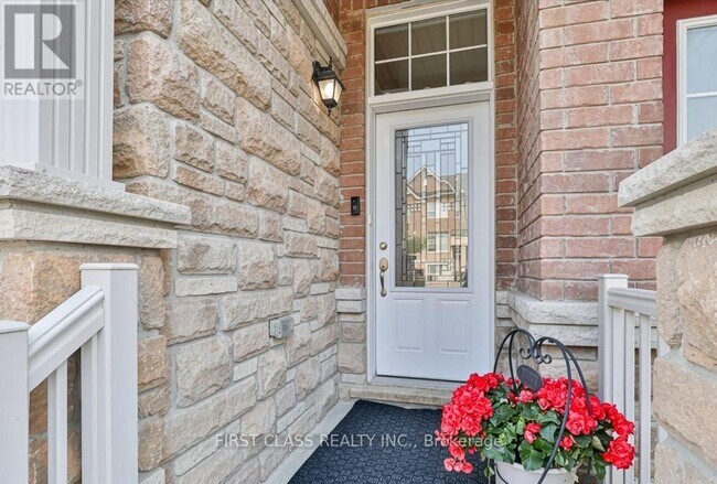 Building Photo - 319 Delray Dr