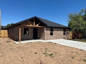 Building Photo - 303 Ave L