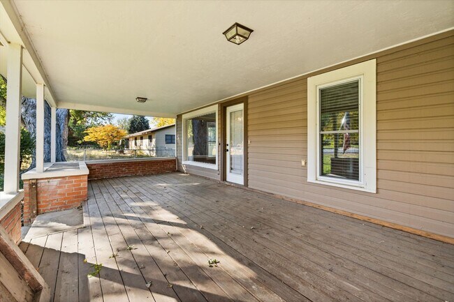 Building Photo - Charming Country Home on 1 Acre – 2 Bed, 1...