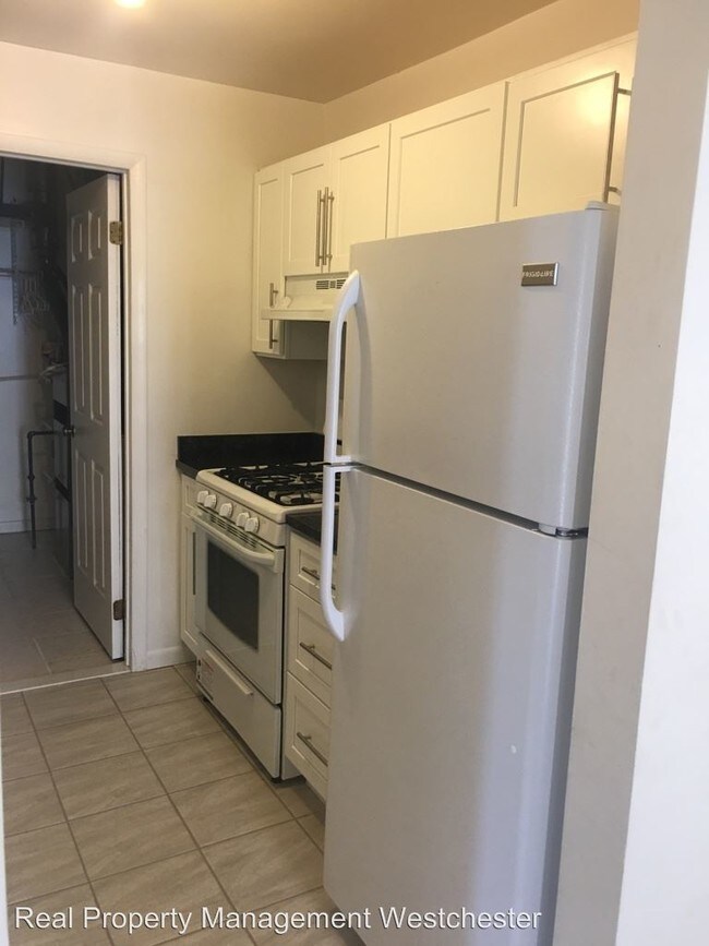 Building Photo - 1 br, 1.5 bath House - 421 Carrollwood Drive
