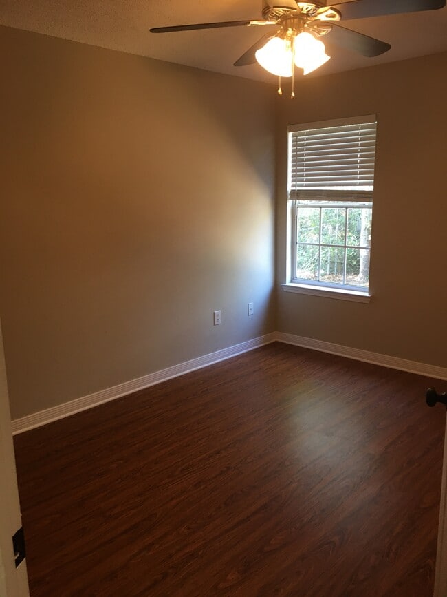 Building Photo - 5980 Savannah Dr