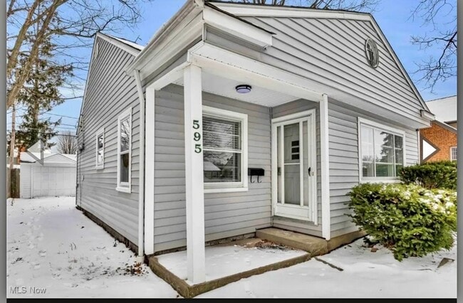 Building Photo - 595 Oakmoor Ave