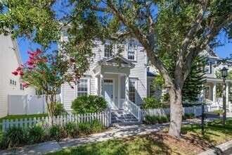 Building Photo - 212 Ficus St