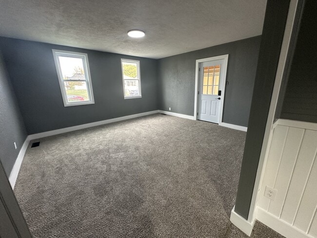 Building Photo - 2415 S A St