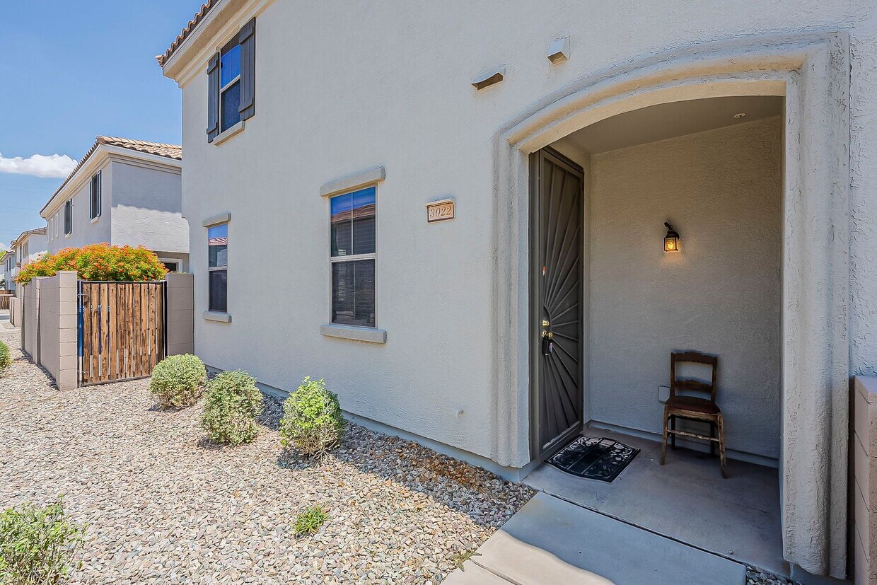 Primary Photo - Beautiful Townhome in Phoenix Arizona