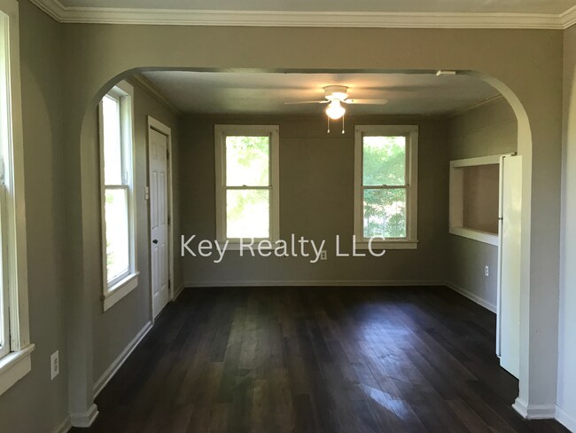 Foto del edificio - 210 Ball St