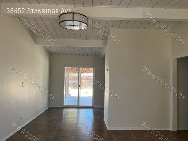Foto del edificio - 38652 Stanridge Ave